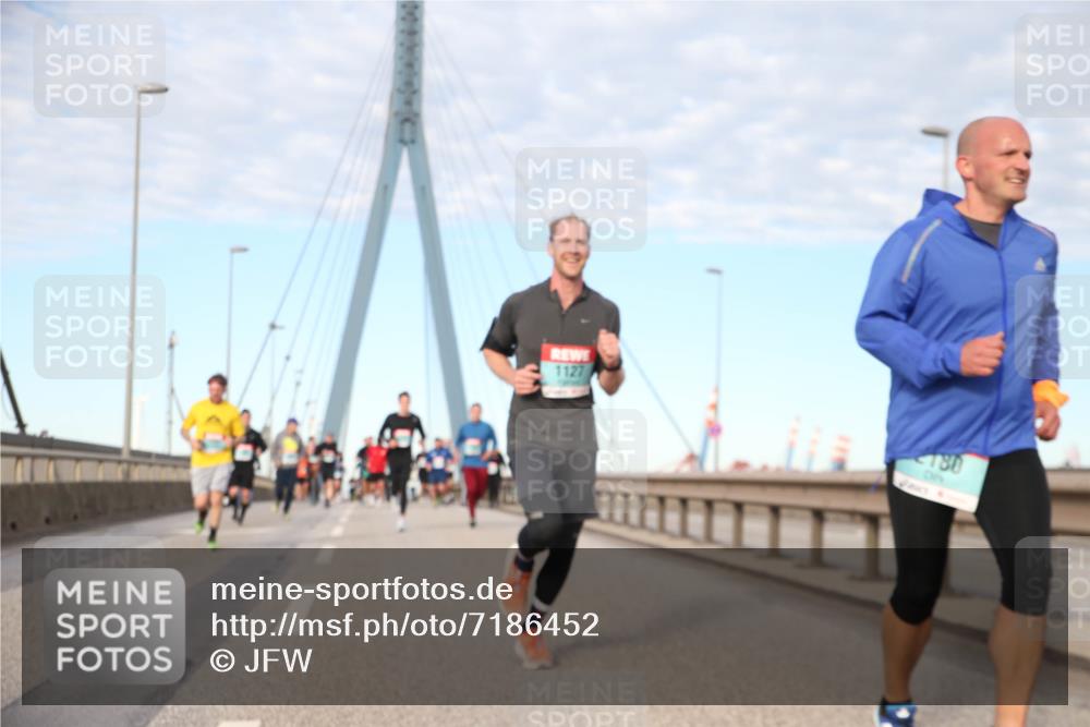 03.10.2024 - Köhlbrandbrückenlauf Jannik Wohlers http://msf.ph/oto/7186452 03.10.2024 09:44:12 Position 2 112, 180 meine-sportfotos.de