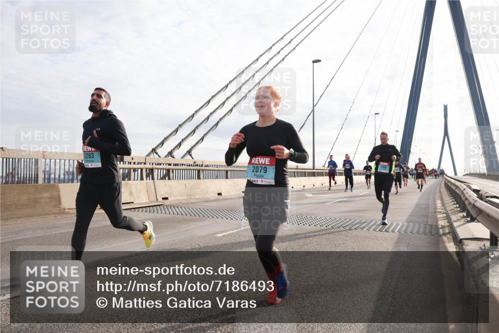 03.10.2024 - Köhlbrandbrückenlauf Matties Gatica Varas http://msf.ph/oto/7186493 03.10.2024 09:26:03 Position 2 2283, 2079, 1456 meine-sportfotos.de