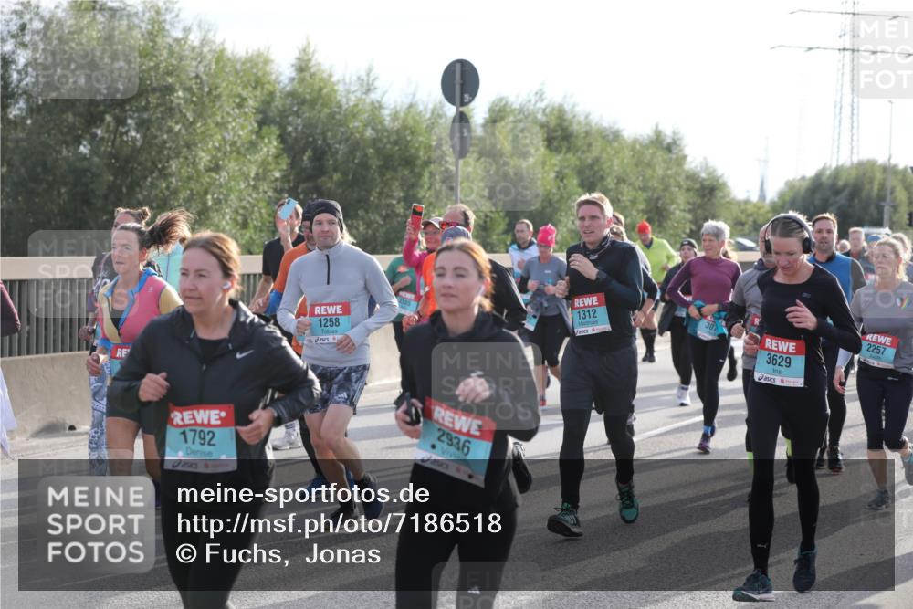 03.10.2024 - Köhlbrandbrückenlauf Fuchs,  Jonas http://msf.ph/oto/7186518 03.10.2024 09:21:02 Position 3 1792, 1258, 2936, 1312, 3629, 2257 meine-sportfotos.de