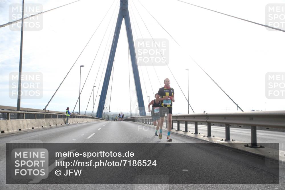 03.10.2024 - Köhlbrandbrückenlauf Jannik Wohlers http://msf.ph/oto/7186524 03.10.2024 09:17:51 Position 1 1063, 1054 meine-sportfotos.de