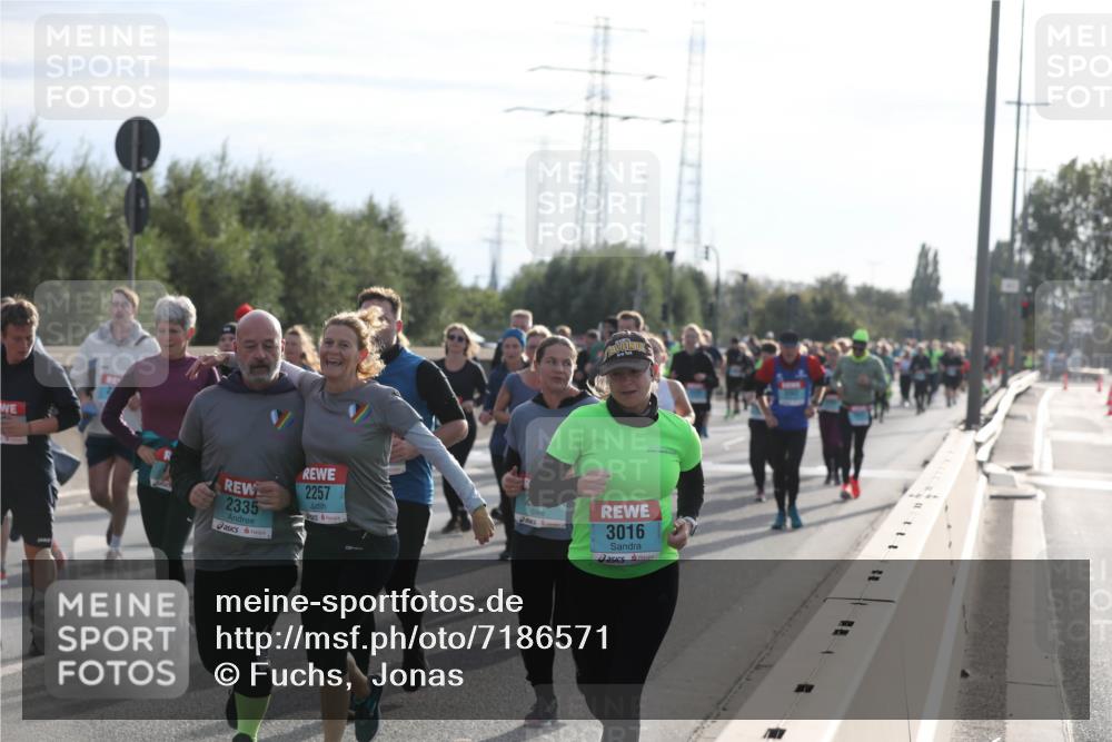 03.10.2024 - Köhlbrandbrückenlauf Fuchs,  Jonas http://msf.ph/oto/7186571 03.10.2024 09:21:04 Position 3 2335, 2257, 3016 meine-sportfotos.de