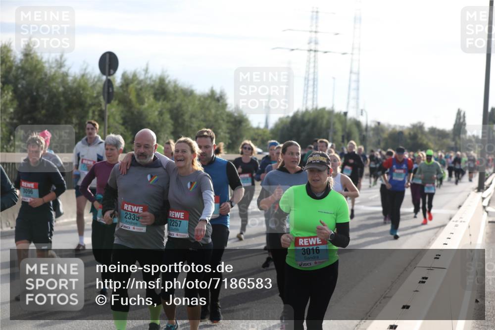 03.10.2024 - Köhlbrandbrückenlauf Fuchs,  Jonas http://msf.ph/oto/7186583 03.10.2024 09:21:04 Position 3 3096, 2335, 2257, 3016, 11111 meine-sportfotos.de