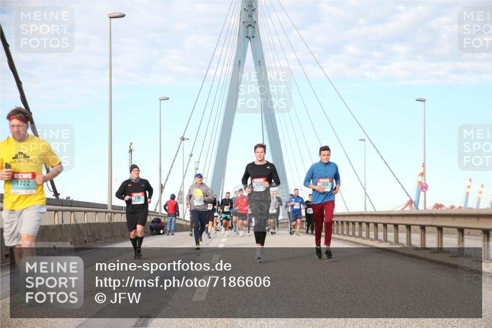 03.10.2024 - Köhlbrandbrückenlauf Jannik Wohlers http://msf.ph/oto/7186606 03.10.2024 09:44:14 Position 2 1722, 1762, 1080, 1036, 1035 meine-sportfotos.de