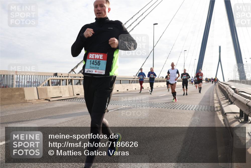 03.10.2024 - Köhlbrandbrückenlauf Matties Gatica Varas http://msf.ph/oto/7186626 03.10.2024 09:26:05 Position 2 1456 meine-sportfotos.de