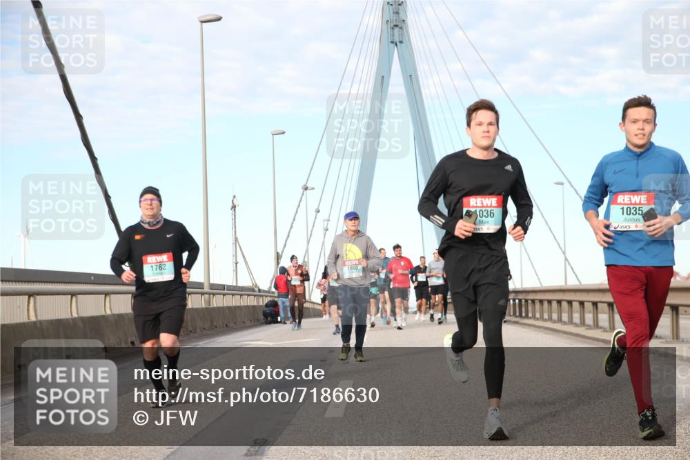 03.10.2024 - Köhlbrandbrückenlauf Jannik Wohlers http://msf.ph/oto/7186630 03.10.2024 09:44:16 Position 2 1762, 1080, 036, 1035 meine-sportfotos.de