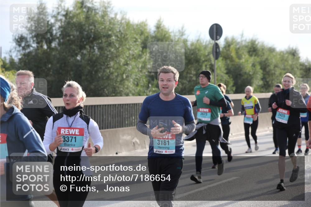 03.10.2024 - Köhlbrandbrückenlauf Fuchs,  Jonas http://msf.ph/oto/7186654 03.10.2024 09:21:09 Position 3 3371, 3181, 3673, 3425 meine-sportfotos.de