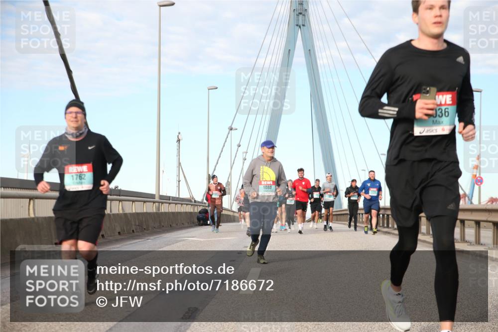 03.10.2024 - Köhlbrandbrückenlauf Jannik Wohlers http://msf.ph/oto/7186672 03.10.2024 09:44:17 Position 2 1762, 1080, 36 meine-sportfotos.de