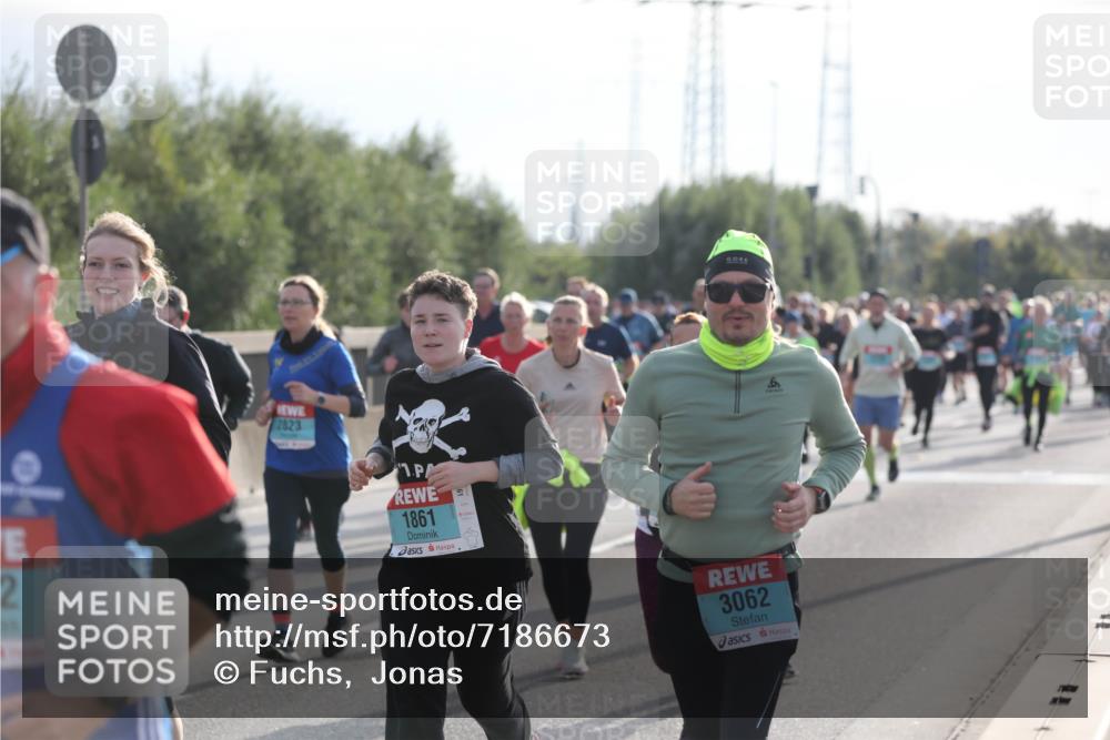 03.10.2024 - Köhlbrandbrückenlauf Fuchs,  Jonas http://msf.ph/oto/7186673 03.10.2024 09:21:11 Position 3 2, 2823, 1, 1861, 3062 meine-sportfotos.de