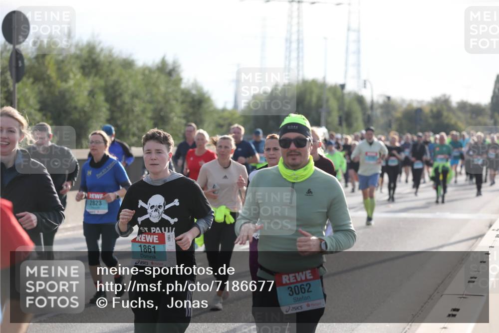 03.10.2024 - Köhlbrandbrückenlauf Fuchs,  Jonas http://msf.ph/oto/7186677 03.10.2024 09:21:11 Position 3 2823, 1861, 3062 meine-sportfotos.de