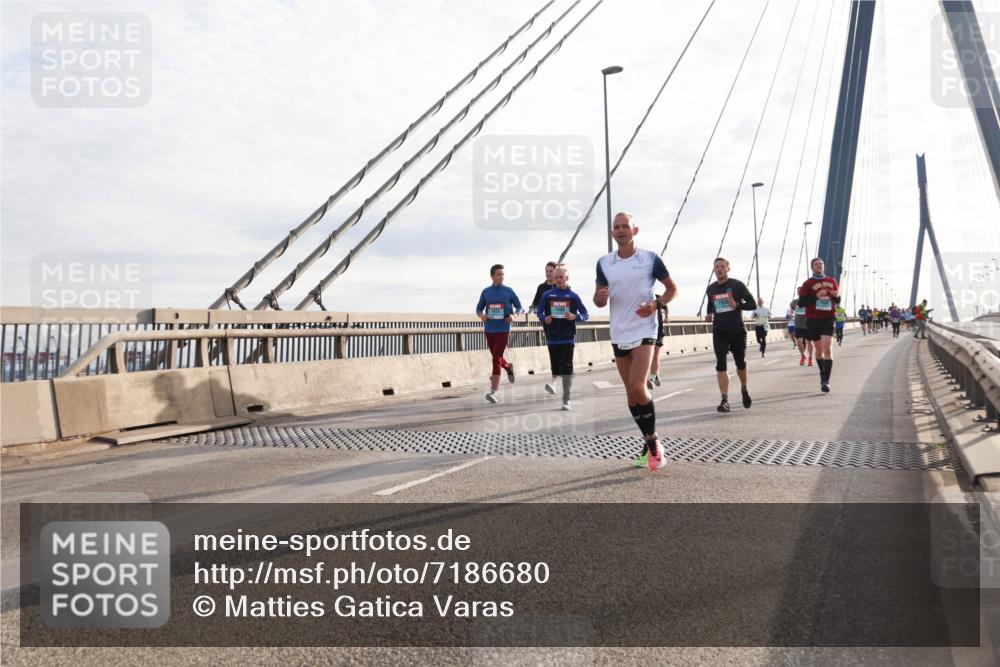 03.10.2024 - Köhlbrandbrückenlauf Matties Gatica Varas http://msf.ph/oto/7186680 03.10.2024 09:26:06 Position 2  meine-sportfotos.de