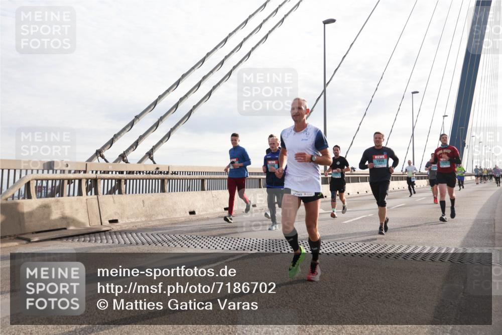 03.10.2024 - Köhlbrandbrückenlauf Matties Gatica Varas http://msf.ph/oto/7186702 03.10.2024 09:26:06 Position 2 1285, 1958, 1535 meine-sportfotos.de