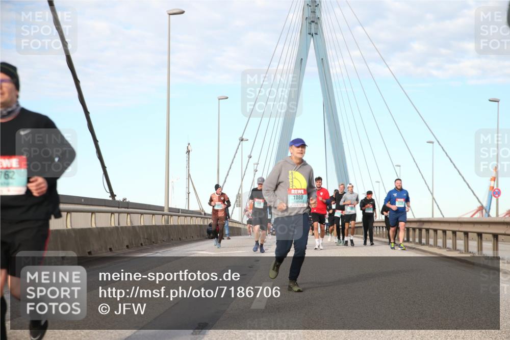 03.10.2024 - Köhlbrandbrückenlauf Jannik Wohlers http://msf.ph/oto/7186706 03.10.2024 09:44:18 Position 2 762, 1398, 1080 meine-sportfotos.de