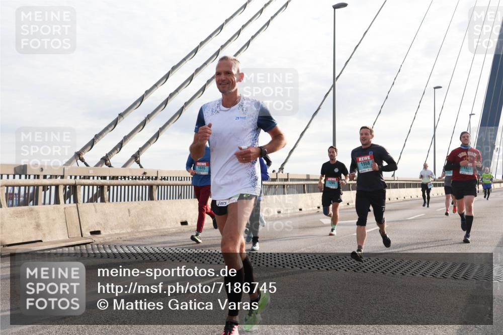 03.10.2024 - Köhlbrandbrückenlauf Matties Gatica Varas http://msf.ph/oto/7186745 03.10.2024 09:26:07 Position 2 1035, 1285, 1958, 1535 meine-sportfotos.de