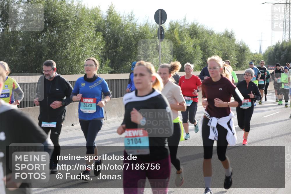 03.10.2024 - Köhlbrandbrückenlauf Fuchs,  Jonas http://msf.ph/oto/7186756 03.10.2024 09:21:13 Position 3 2823, 3104, 2899, 3693, 277 meine-sportfotos.de