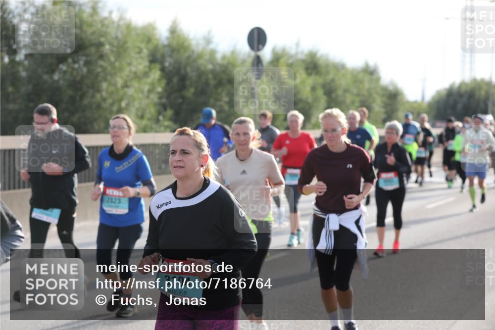 03.10.2024 - Köhlbrandbrückenlauf Fuchs,  Jonas http://msf.ph/oto/7186764 03.10.2024 09:21:13 Position 3 2823, 3104 meine-sportfotos.de