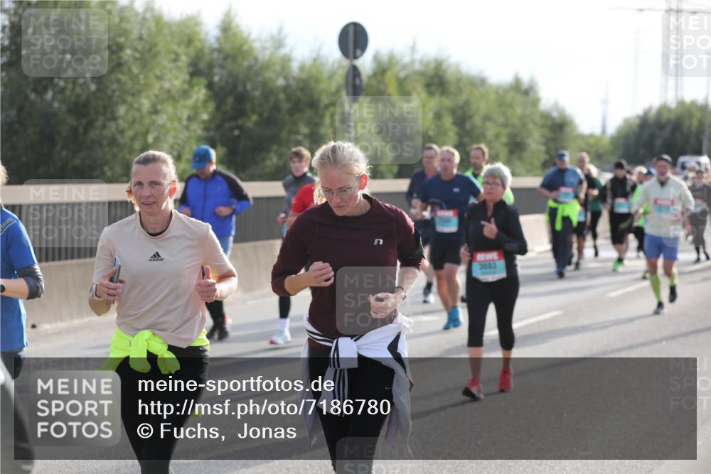 03.10.2024 - Köhlbrandbrückenlauf Fuchs,  Jonas http://msf.ph/oto/7186780 03.10.2024 09:21:14 Position 3 3693 meine-sportfotos.de
