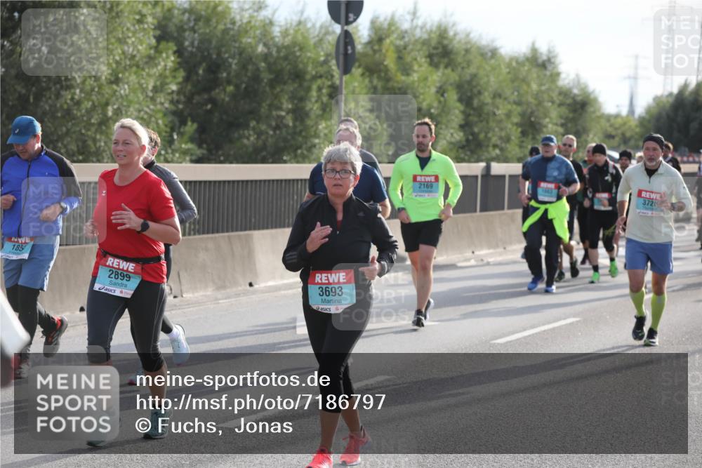 03.10.2024 - Köhlbrandbrückenlauf Fuchs,  Jonas http://msf.ph/oto/7186797 03.10.2024 09:21:15 Position 3 185, 2899, 3693, 2169, 3721 meine-sportfotos.de
