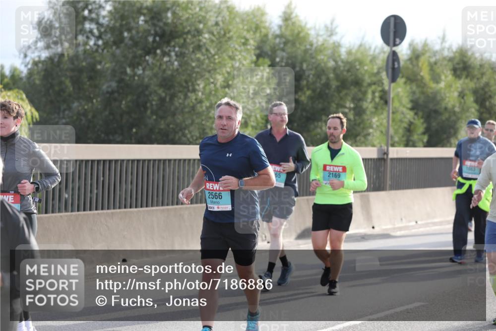 03.10.2024 - Köhlbrandbrückenlauf Fuchs,  Jonas http://msf.ph/oto/7186886 03.10.2024 09:21:17 Position 3 3, 2566, 2169, 65, 1663 meine-sportfotos.de
