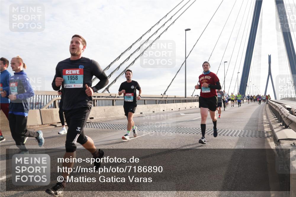 03.10.2024 - Köhlbrandbrückenlauf Matties Gatica Varas http://msf.ph/oto/7186890 03.10.2024 09:26:09 Position 2 1958, 1535, 223101, 1285 meine-sportfotos.de