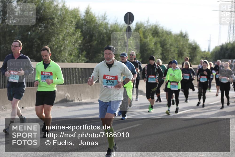 03.10.2024 - Köhlbrandbrückenlauf Fuchs,  Jonas http://msf.ph/oto/7186910 03.10.2024 09:21:18 Position 3 2565, 2169, 3720, 2442, 2776 meine-sportfotos.de