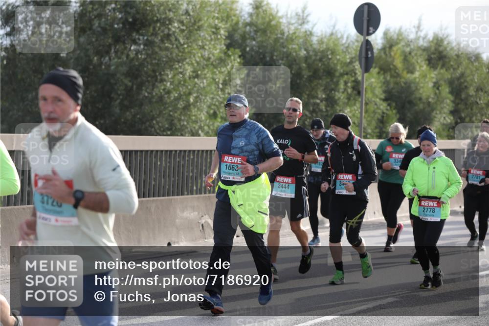 03.10.2024 - Köhlbrandbrückenlauf Fuchs,  Jonas http://msf.ph/oto/7186920 03.10.2024 09:21:19 Position 3 3720, 1663, 2444, 24, 334, 2778, 2781 meine-sportfotos.de