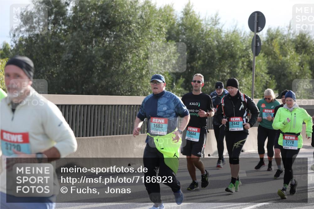 03.10.2024 - Köhlbrandbrückenlauf Fuchs,  Jonas http://msf.ph/oto/7186923 03.10.2024 09:21:20 Position 3 3720, 1663, 2444, 2442, 3349, 2778 meine-sportfotos.de
