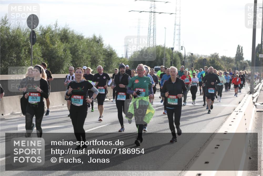03.10.2024 - Köhlbrandbrückenlauf Fuchs,  Jonas http://msf.ph/oto/7186954 03.10.2024 09:21:21 Position 3 3476, 3478, 3675, 8, 3376, 3169, 2922, 1 meine-sportfotos.de