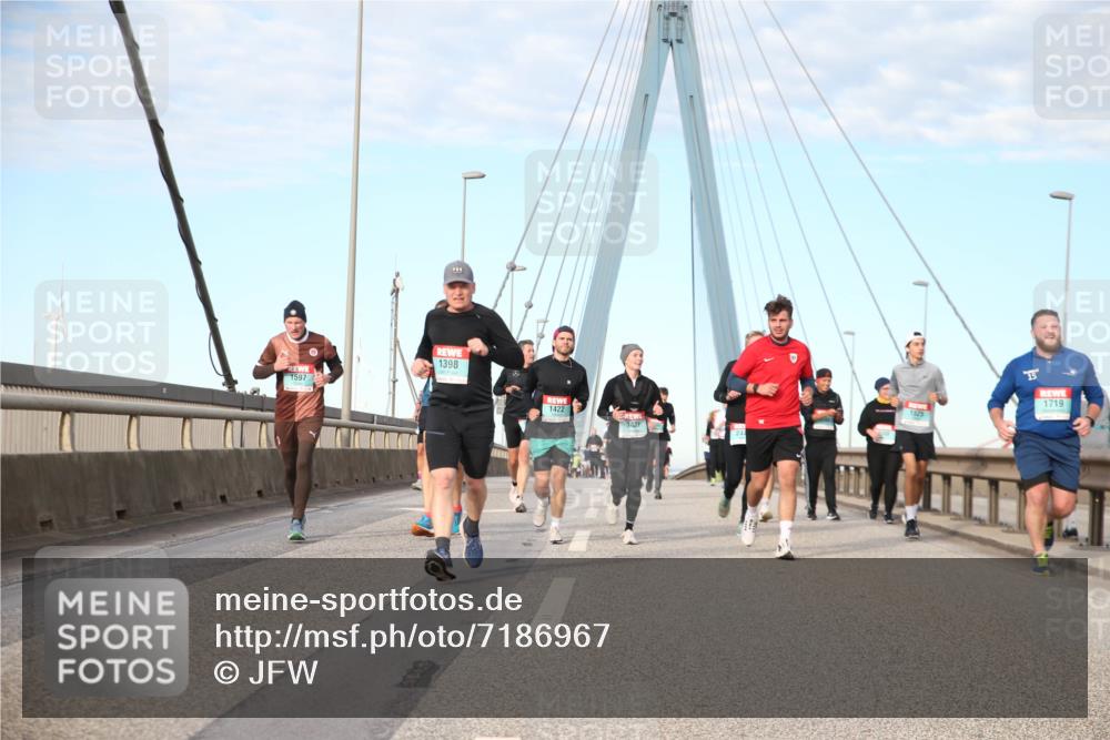 03.10.2024 - Köhlbrandbrückenlauf Jannik Wohlers http://msf.ph/oto/7186967 03.10.2024 09:44:21 Position 2 1398, 1597, 1422, 1421, 1525, 15, 1719 meine-sportfotos.de