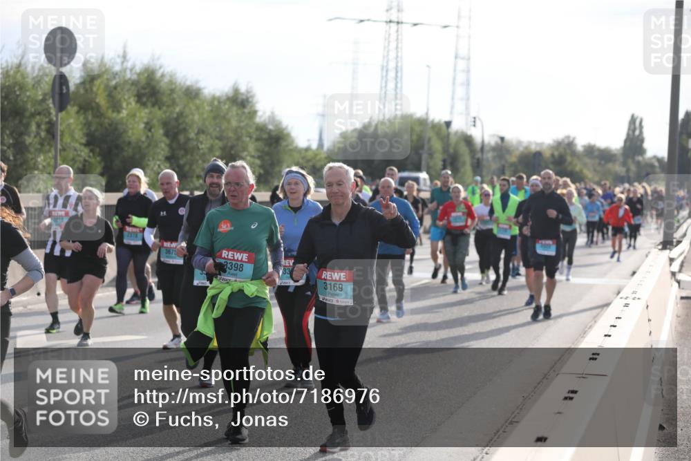 03.10.2024 - Köhlbrandbrückenlauf Fuchs,  Jonas http://msf.ph/oto/7186976 03.10.2024 09:21:23 Position 3 3018, 2376, 3675, 3398, 3169 meine-sportfotos.de