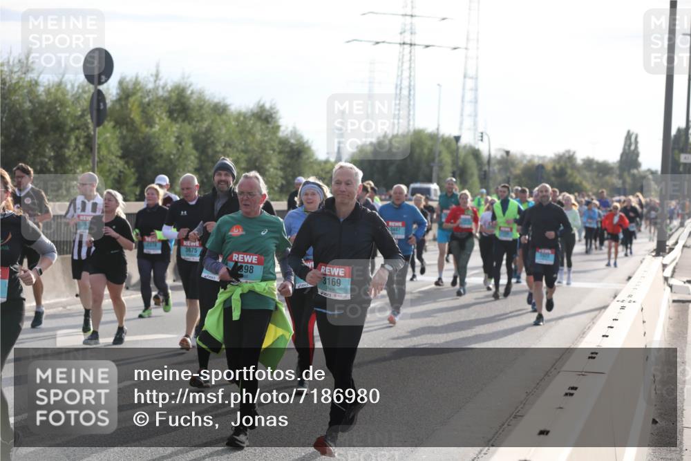 03.10.2024 - Köhlbrandbrückenlauf Fuchs,  Jonas http://msf.ph/oto/7186980 03.10.2024 09:21:23 Position 3 2378, 3675, 898, 3169, 447 meine-sportfotos.de