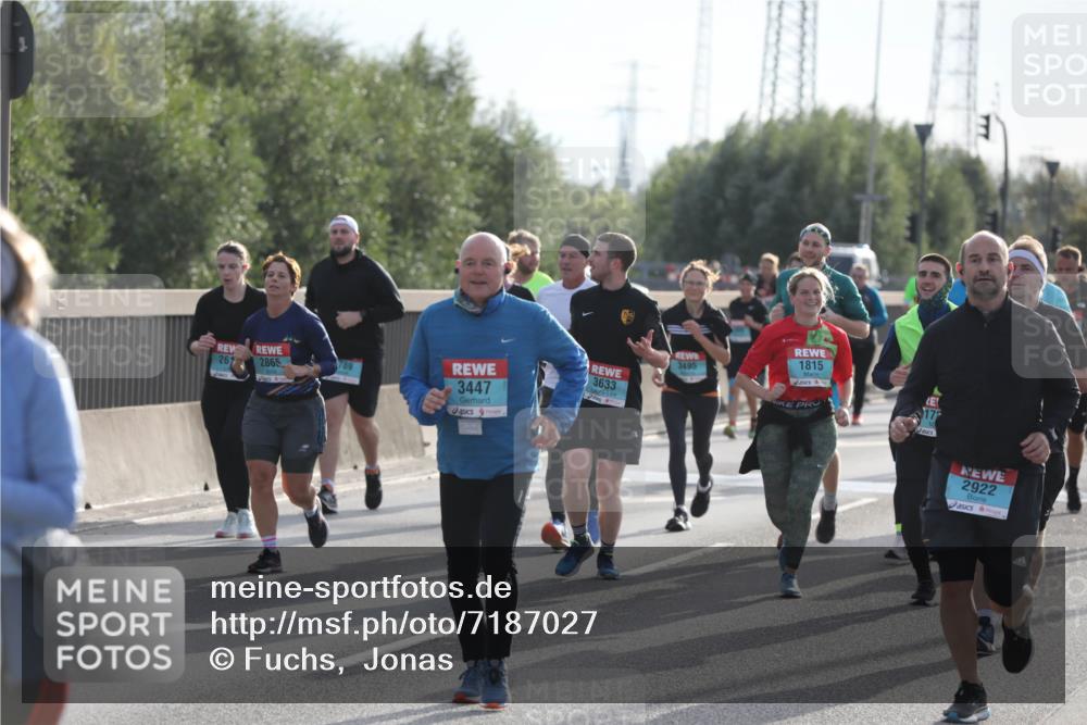 03.10.2024 - Köhlbrandbrückenlauf Fuchs,  Jonas http://msf.ph/oto/7187027 03.10.2024 09:21:25 Position 3 267, 2865, 789, 3447, 3495, 3633, 1815, 2922 meine-sportfotos.de