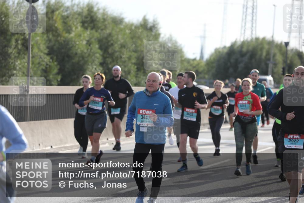 03.10.2024 - Köhlbrandbrückenlauf Fuchs,  Jonas http://msf.ph/oto/7187038 03.10.2024 09:21:26 Position 3 2865, 3447, 1815, 3633, 2922 meine-sportfotos.de