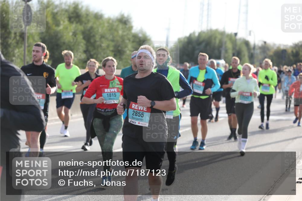 03.10.2024 - Köhlbrandbrückenlauf Fuchs,  Jonas http://msf.ph/oto/7187123 03.10.2024 09:21:29 Position 3 3, 1815, 2855, 2344 meine-sportfotos.de