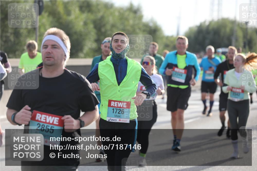 03.10.2024 - Köhlbrandbrückenlauf Fuchs,  Jonas http://msf.ph/oto/7187146 03.10.2024 09:21:30 Position 3 2855, 1726, 2544, 2542 meine-sportfotos.de