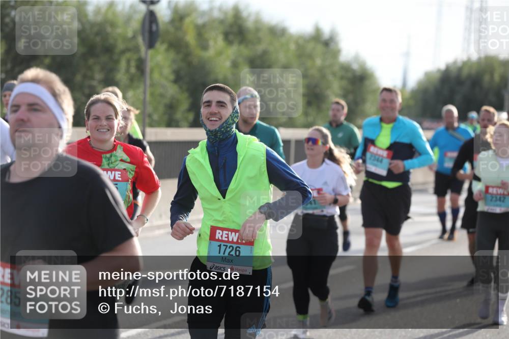03.10.2024 - Köhlbrandbrückenlauf Fuchs,  Jonas http://msf.ph/oto/7187154 03.10.2024 09:21:31 Position 3 2855, 1726, 2544, 2342 meine-sportfotos.de