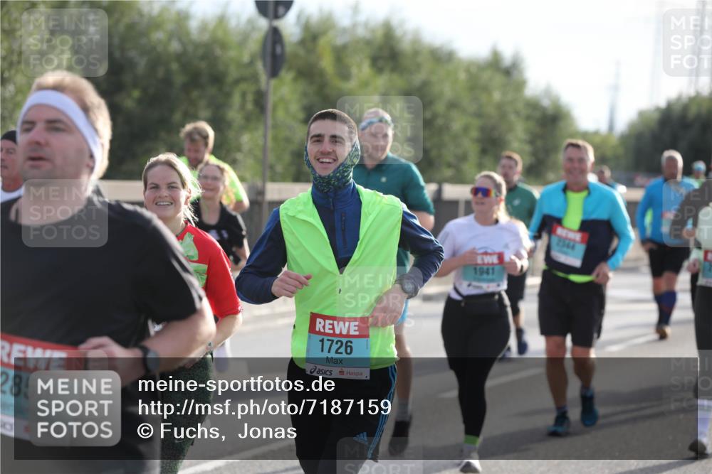03.10.2024 - Köhlbrandbrückenlauf Fuchs,  Jonas http://msf.ph/oto/7187159 03.10.2024 09:21:31 Position 3 2855, 1726, 1941, 1544 meine-sportfotos.de