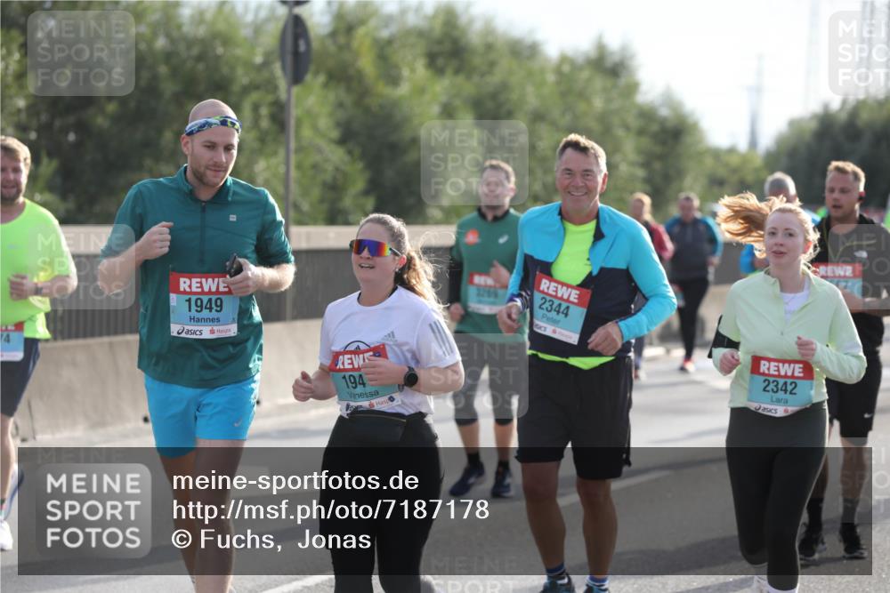 03.10.2024 - Köhlbrandbrückenlauf Fuchs,  Jonas http://msf.ph/oto/7187178 03.10.2024 09:21:32 Position 3 74, 1949, 194, 2344, 2342 meine-sportfotos.de