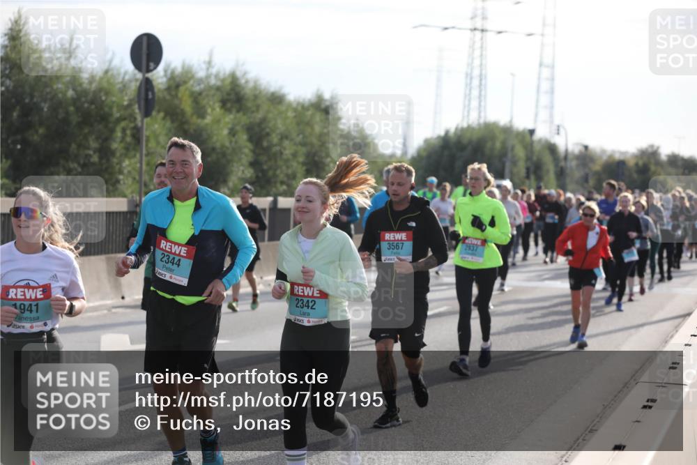 03.10.2024 - Köhlbrandbrückenlauf Fuchs,  Jonas http://msf.ph/oto/7187195 03.10.2024 09:21:33 Position 3 1941, 2344, 2342, 3567, 2937 meine-sportfotos.de