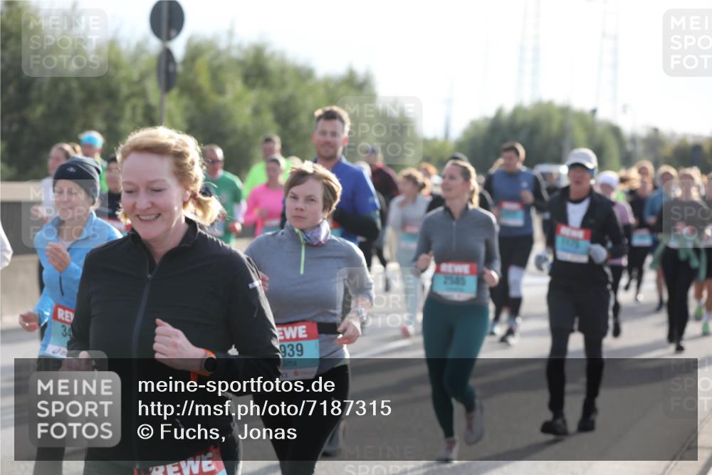 03.10.2024 - Köhlbrandbrückenlauf Fuchs,  Jonas http://msf.ph/oto/7187315 03.10.2024 09:21:42 Position 3 34, 939, 2545 meine-sportfotos.de