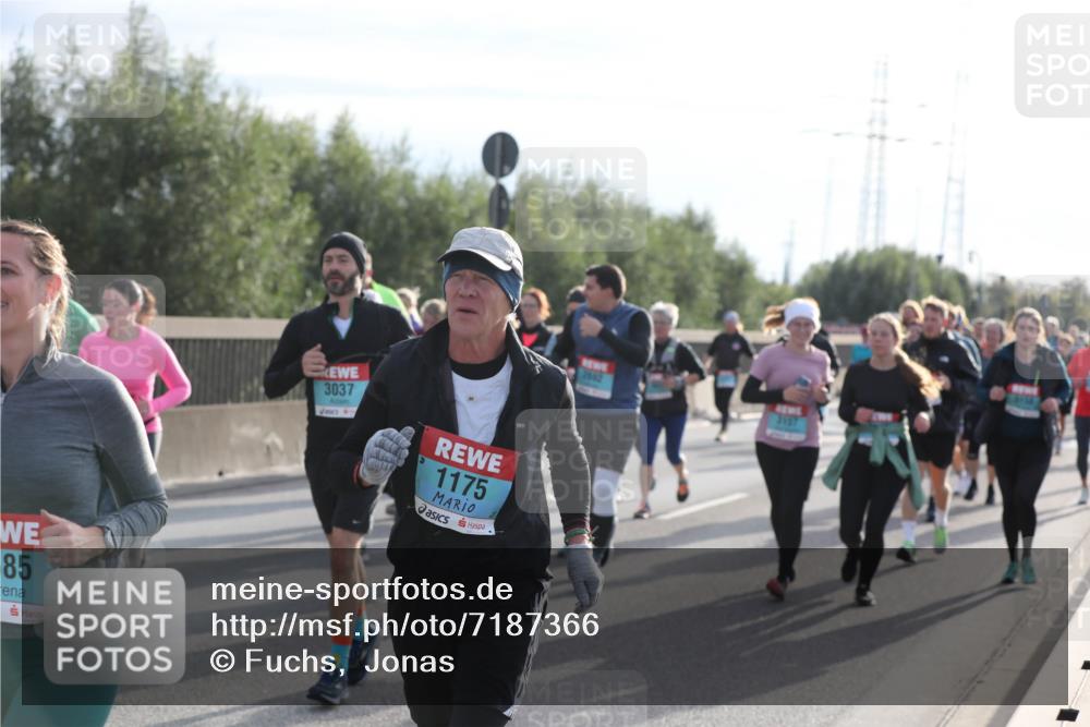 03.10.2024 - Köhlbrandbrückenlauf Fuchs,  Jonas http://msf.ph/oto/7187366 03.10.2024 09:21:45 Position 3 85, 3037, 1175, 2642, 2157 meine-sportfotos.de