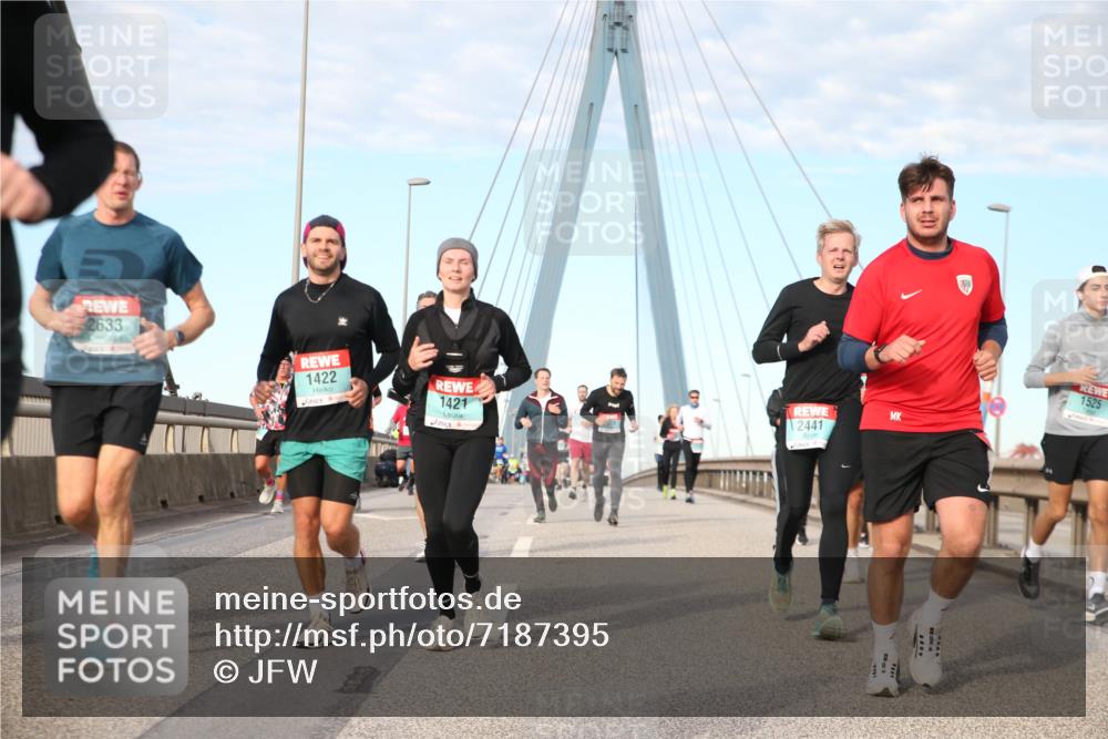 03.10.2024 - Köhlbrandbrückenlauf Jannik Wohlers http://msf.ph/oto/7187395 03.10.2024 09:44:24 Position 2 2633, 1422, 1421, 2441, 1525 meine-sportfotos.de