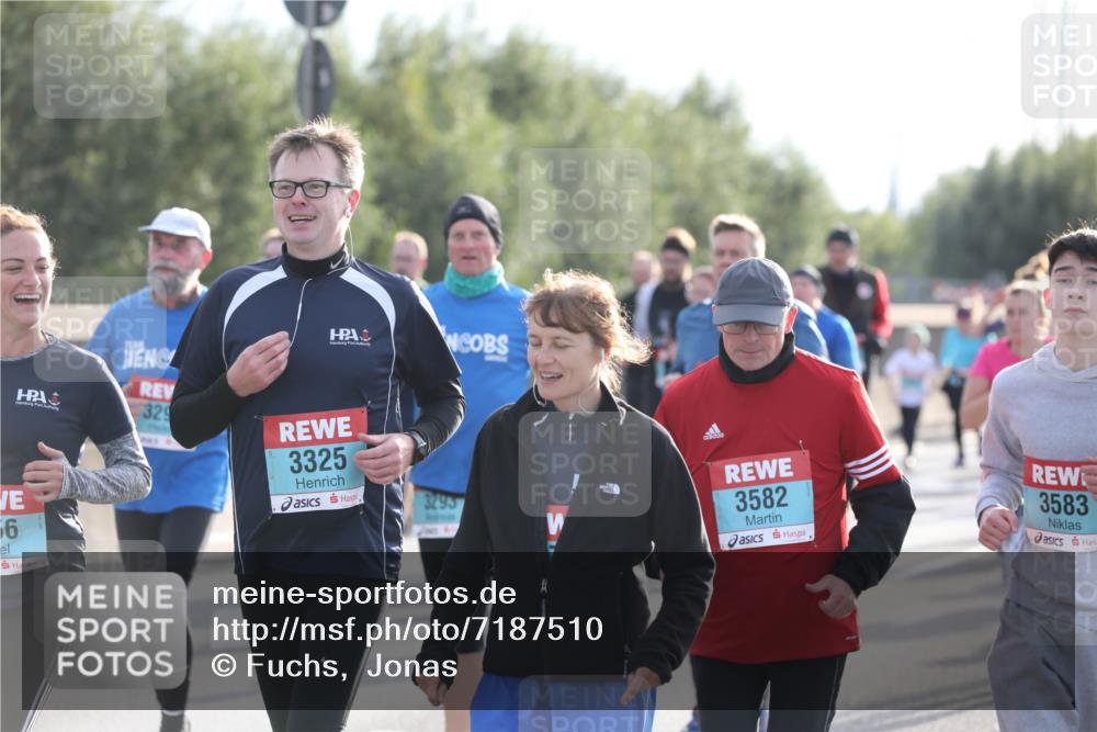 03.10.2024 - Köhlbrandbrückenlauf Fuchs,  Jonas http://msf.ph/oto/7187510 03.10.2024 09:22:19 Position 3 56, 329, 3325, 3293, 3582, 3583 meine-sportfotos.de