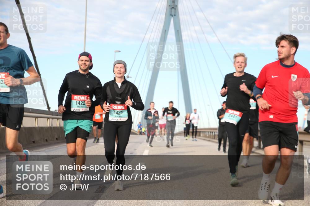 03.10.2024 - Köhlbrandbrückenlauf Jannik Wohlers http://msf.ph/oto/7187566 03.10.2024 09:44:24 Position 2 3, 1422, 1421, 2441 meine-sportfotos.de