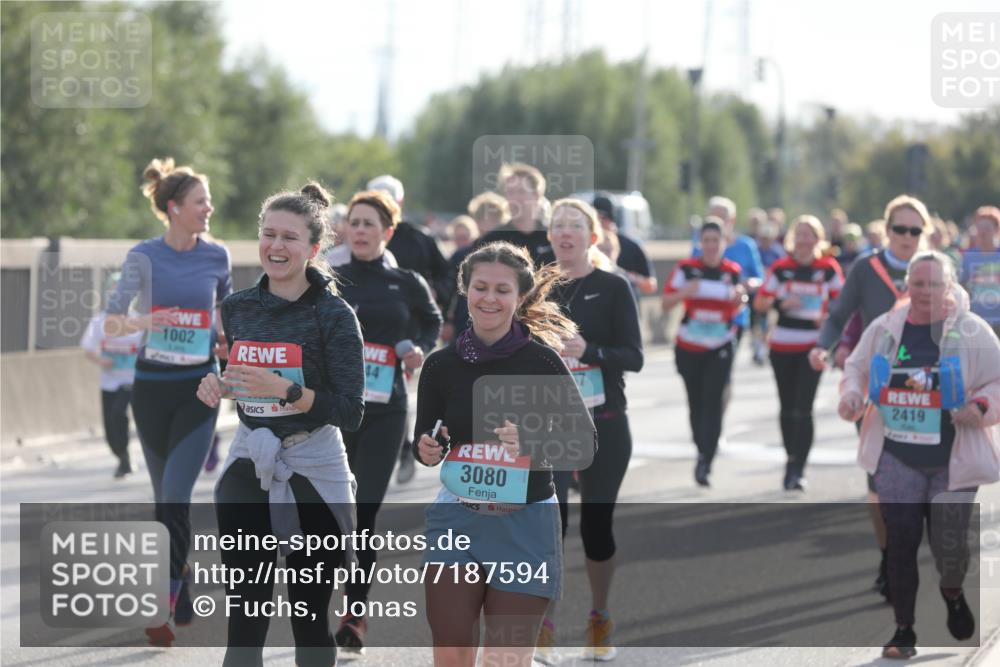 03.10.2024 - Köhlbrandbrückenlauf Fuchs,  Jonas http://msf.ph/oto/7187594 03.10.2024 09:22:23 Position 3 1002, 3080, 2419 meine-sportfotos.de