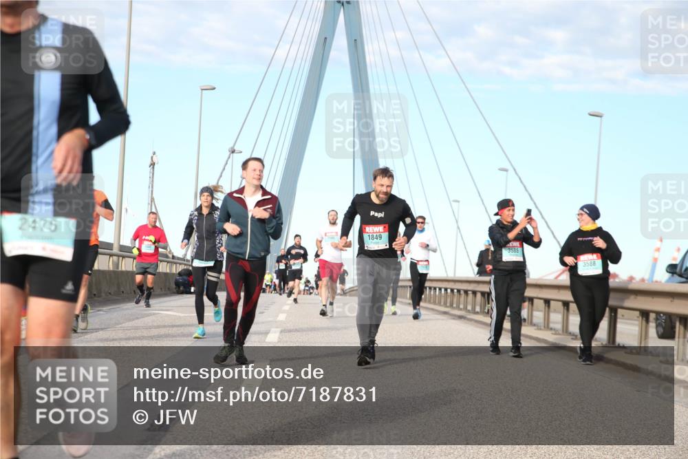 03.10.2024 - Köhlbrandbrückenlauf Jannik Wohlers http://msf.ph/oto/7187831 03.10.2024 09:44:27 Position 2 2475, 1849, 3585, 3588 meine-sportfotos.de
