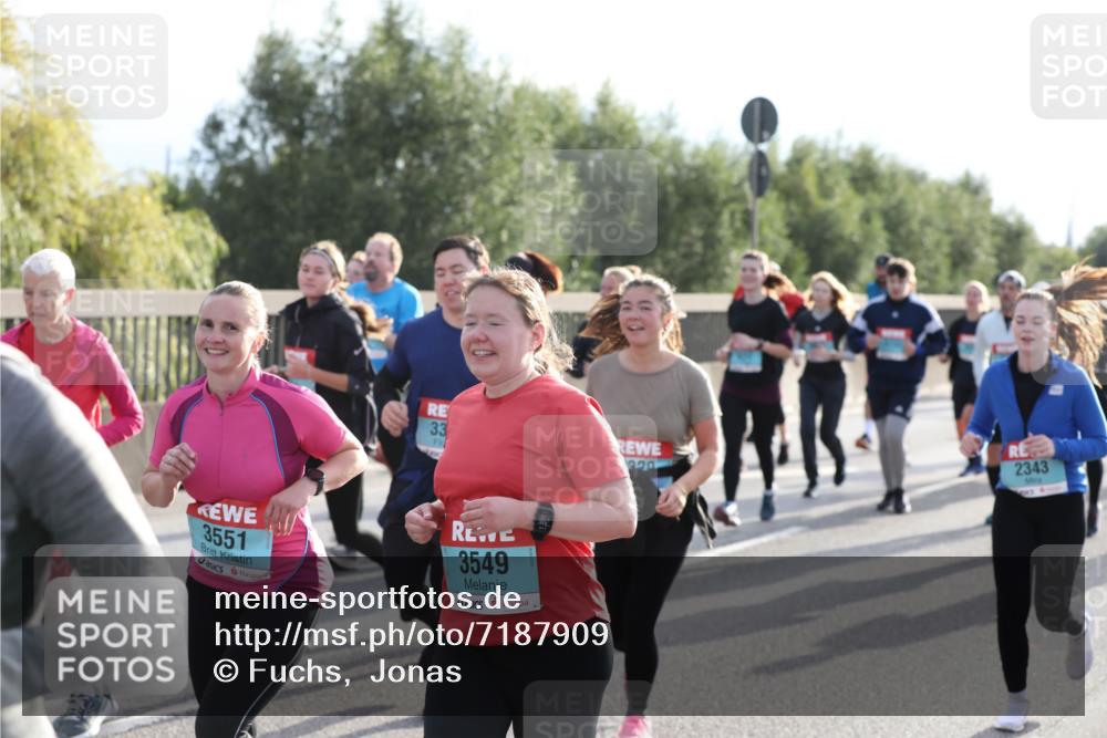 03.10.2024 - Köhlbrandbrückenlauf Fuchs,  Jonas http://msf.ph/oto/7187909 03.10.2024 09:22:49 Position 3 33, 320, 2343, 3551, 3549 meine-sportfotos.de
