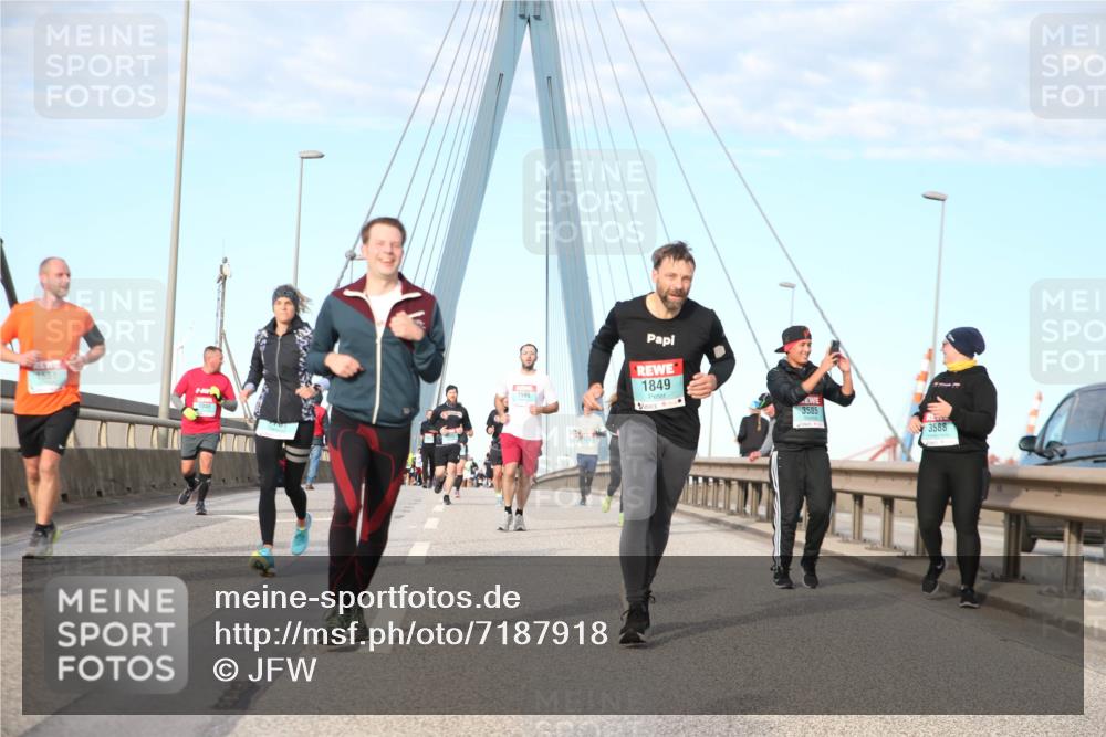 03.10.2024 - Köhlbrandbrückenlauf Jannik Wohlers http://msf.ph/oto/7187918 03.10.2024 09:44:27 Position 2 1849, 3585, 3588 meine-sportfotos.de