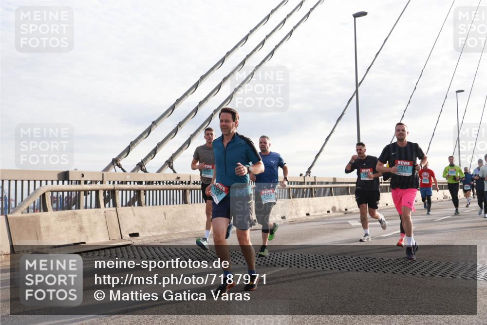 03.10.2024 - Köhlbrandbrückenlauf Matties Gatica Varas http://msf.ph/oto/7187971 03.10.2024 09:26:23 Position 2 2150, 1232, 1211, 218, 2415 meine-sportfotos.de