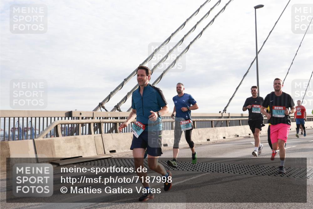 03.10.2024 - Köhlbrandbrückenlauf Matties Gatica Varas http://msf.ph/oto/7187998 03.10.2024 09:26:23 Position 2 2182, 1211, 2415 meine-sportfotos.de