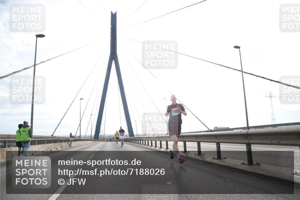 03.10.2024 - Köhlbrandbrückenlauf Jannik Wohlers http://msf.ph/oto/7188026 03.10.2024 09:18:07 Position 1 1165 meine-sportfotos.de